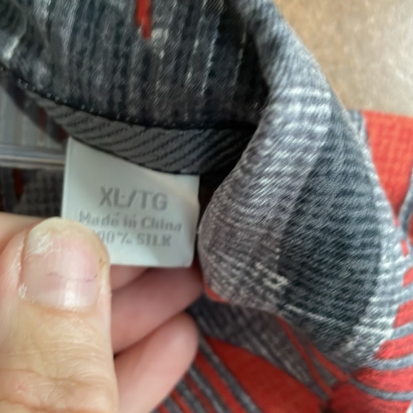 Tommy Bahama XL floral shirt - Picture 4 of 4